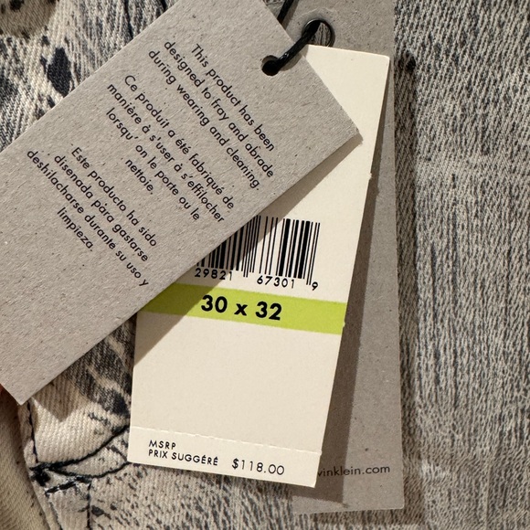 Calvin Klein Jeans in light faded wash - Picture 2 of 6